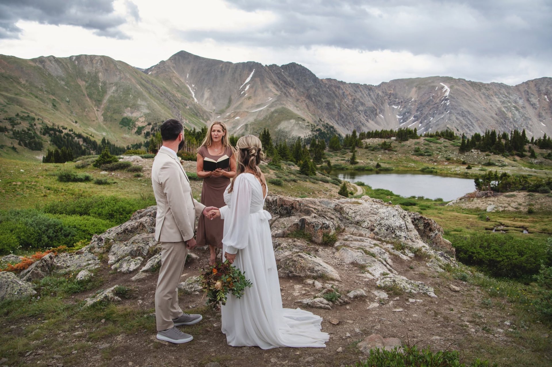 Colorado mountain elopement ceremony officiated by Wendee Vezzetti